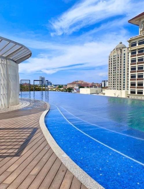 Sina Troika Residence Kota Bharu 2Br Wifi Netflix Pool Exterior photo